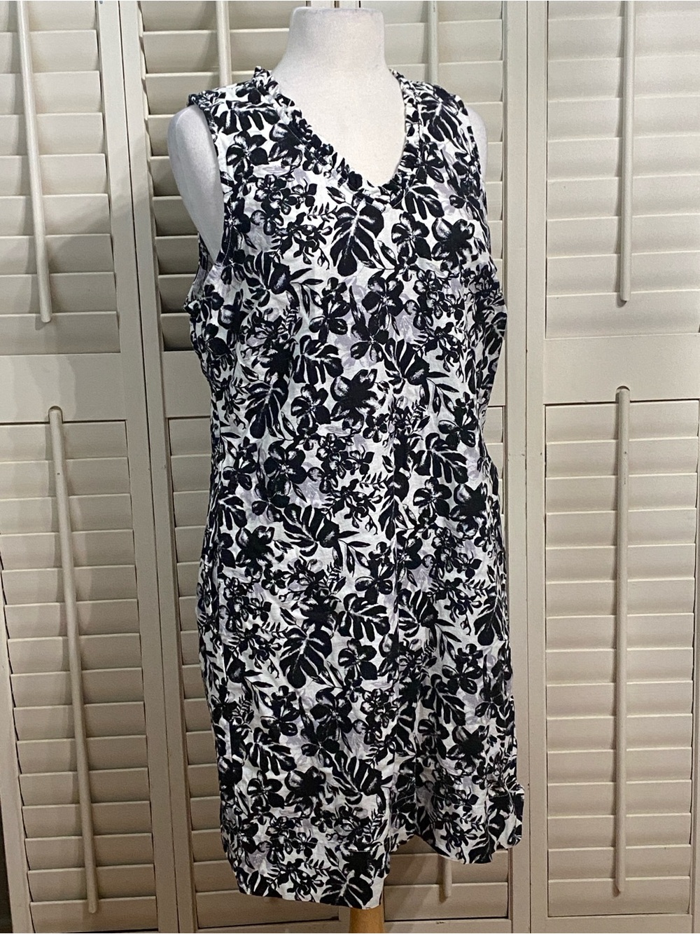 Briggs New York Black and White Floral Dress